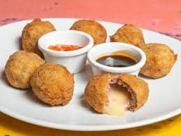Bolinho de carne moída com queijo