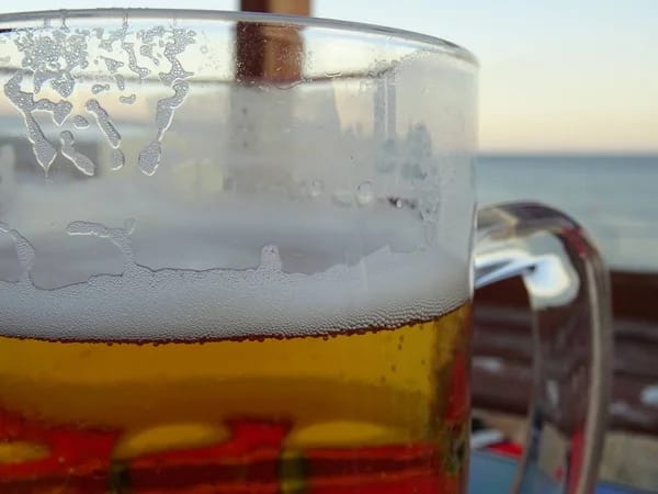 Refrescância no Copo: As 5 Cervejas Perfeitas para o Verão